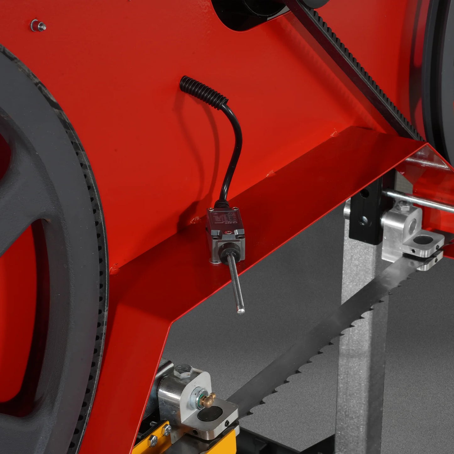 26" Portable Sawmill,  459cc 15HP E-Start Gasoline Engine,  20" Board  Width,  13' Track Length ,  SM-26