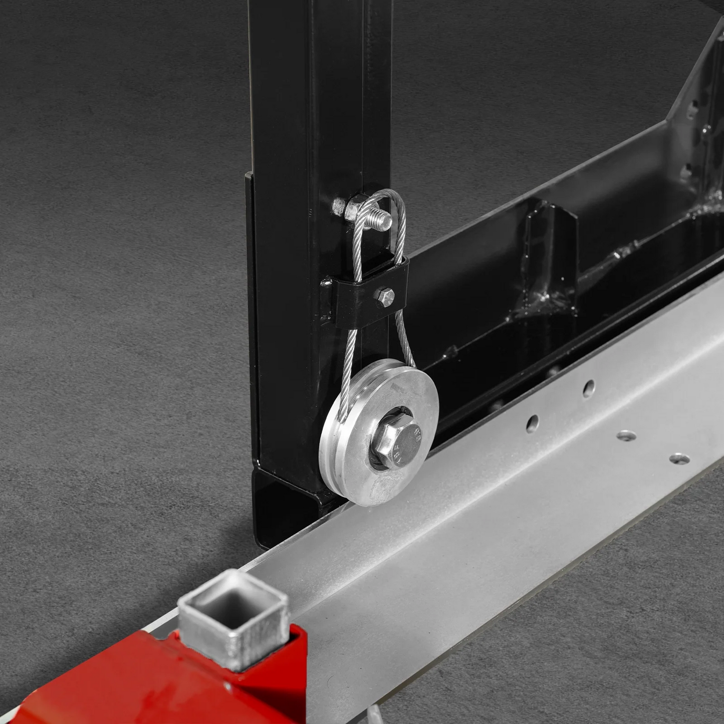 32" Portable Sawmill (5 x Blades Included),  HONDA GX390 389cc E-Start Gasoline Engine,  26.5" Board Width,  20' Track Length (13' Track Length + 6.4' Track Extension Included) ,  SM-32