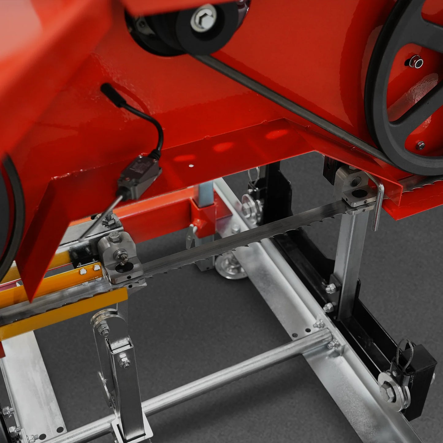 22" Portable Sawmill,  224cc 7HP DUCAR Gasoline Engine,  18" Board Width,  13' Track Length ,  SM-22
